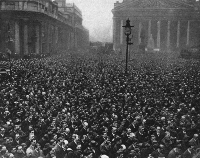 Framed Print : Two minutes silence at Mansion House, 1920 Framed Print : Two minutes silence at Mansion House, 1920