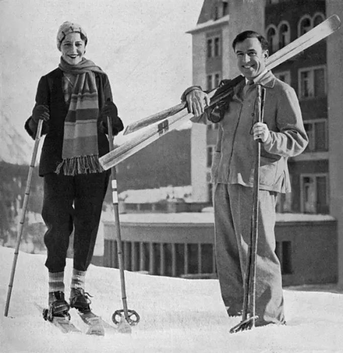 Framed Print : The Mollisons at St. Moritz, 1933 (Amy Johnson) Framed Print : The Mollisons at St. Moritz, 1933 (Amy Johnson)