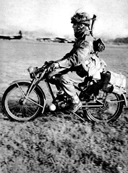 Framed Print : Motorcyclist of the British First Airborne; Second World War Framed Print : Motorcyclist of the British First Airborne; Second World War