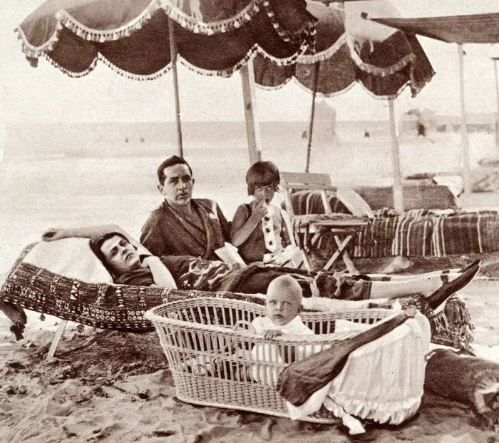 Framed Print : Mrs Ingram (Dorothy Caruso) on the Venice Lido beach