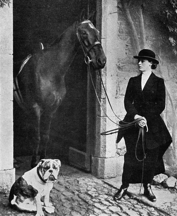 Framed Print : Mrs Lakin as master of Wexford foxhounds during WWI Framed Print : Mrs Lakin as master of Wexford foxhounds during WWI