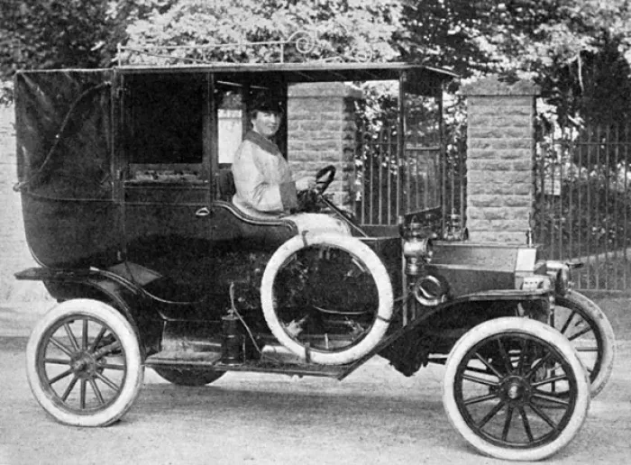 Framed Print : Myrtle Newton, hotel driver, WW1