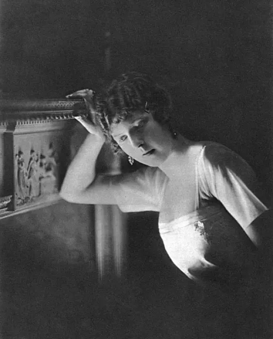 Framed Print : Nancy Cunard, 1915 Framed Print : Nancy Cunard, 1915
