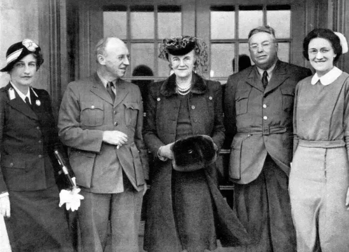 Framed Print : Nancy Lancaster and Clementine Churchill Framed Print : Nancy Lancaster and Clementine Churchill