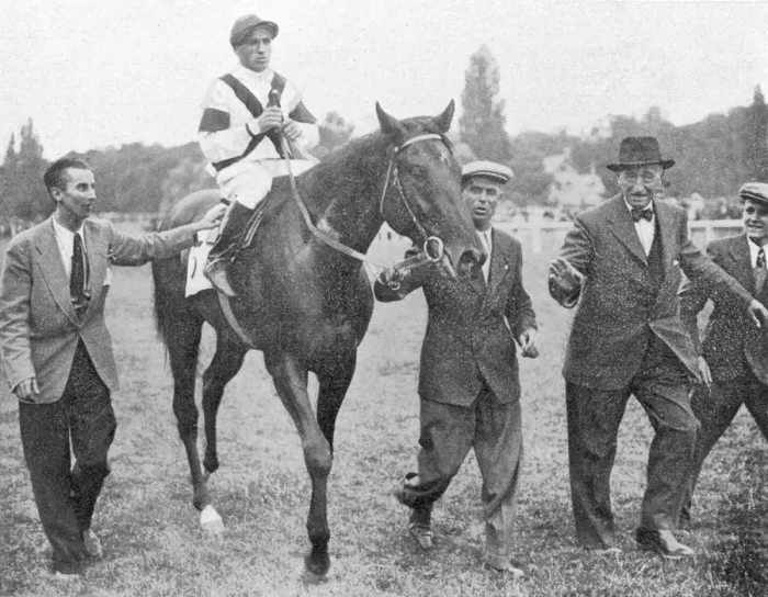 Framed Print : Nearco after winning Grand Prix de Paris