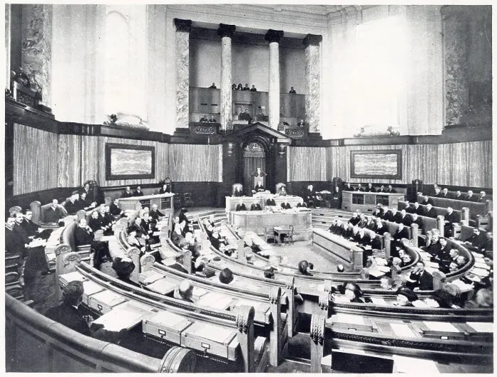 Framed Print : The new chamber in the London County Council (L.C.C.). Photograph showing the London's representatives in session. Date: July 1922 Framed Print : The new chamber in the London County Council (L.C.C.). Photograph showing the London's representatives in session. Date: July 1922