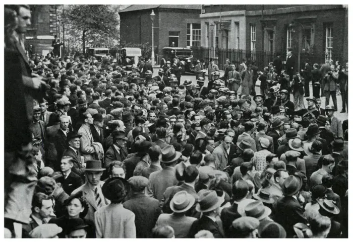 Framed Print : Outbreak of WWII - crowds outside Downing Street Framed Print : Outbreak of WWII - crowds outside Downing Street