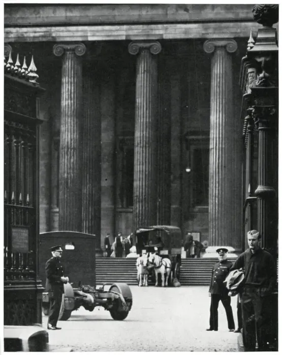 Framed Print : Outbreak of WWII Evacuation of objects from British Museum Framed Print : Outbreak of WWII Evacuation of objects from British Museum