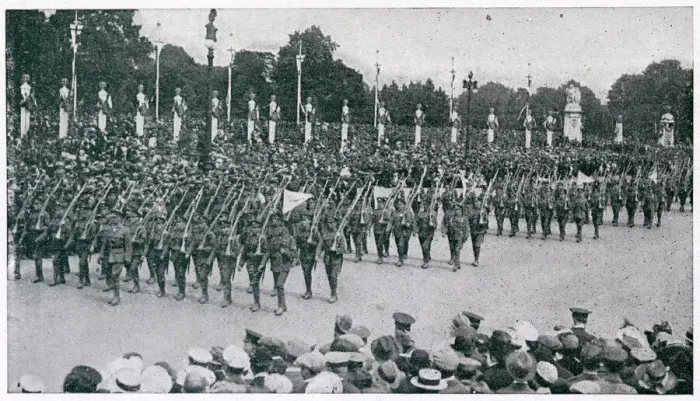 Framed Print : Peace Parade in London, to celebrate the end of World War One Framed Print : Peace Parade in London, to celebrate the end of World War One