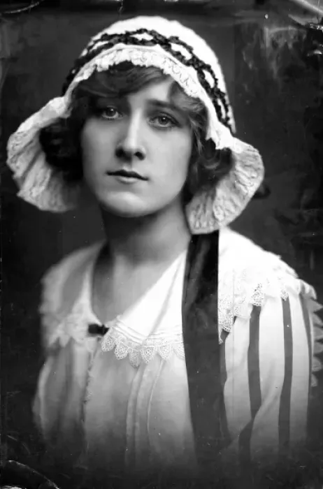 Framed Print : Phyllis Dare, c. 1910 Framed Print : Phyllis Dare, c. 1910