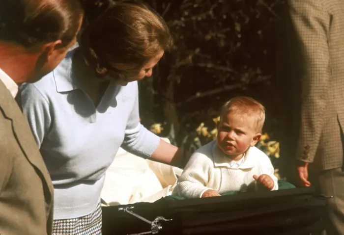 Framed Print : Princess Anne and baby Prince Edward at Frogmore, 1965 Framed Print : Princess Anne and baby Prince Edward at Frogmore, 1965