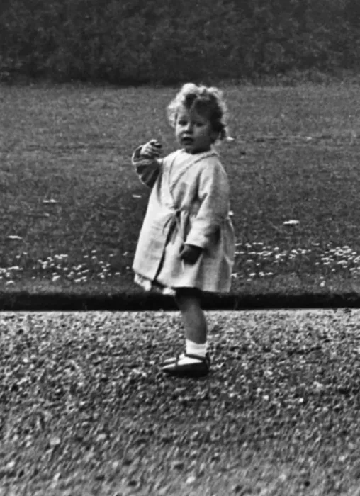 Framed Print : Princess Elizabeth of York playing Framed Print : Princess Elizabeth of York playing