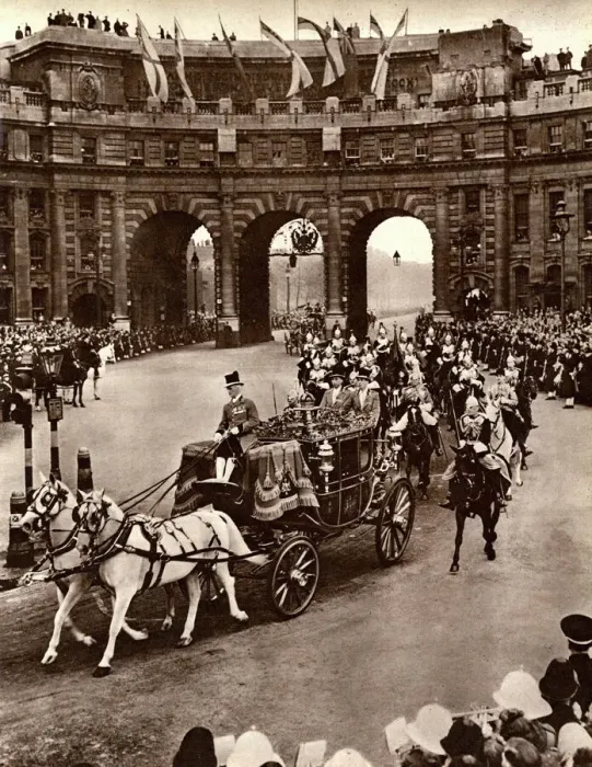 Framed Print : Princess Elizabeths Wedding - Procession - Admiralty Arch Framed Print : Princess Elizabeths Wedding - Procession - Admiralty Arch