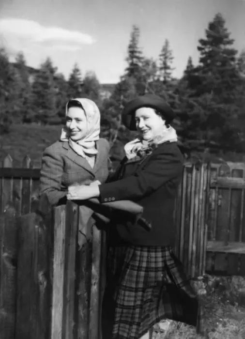 Framed Print : Princess Margaret with Queen Mother Framed Print : Princess Margaret with Queen Mother
