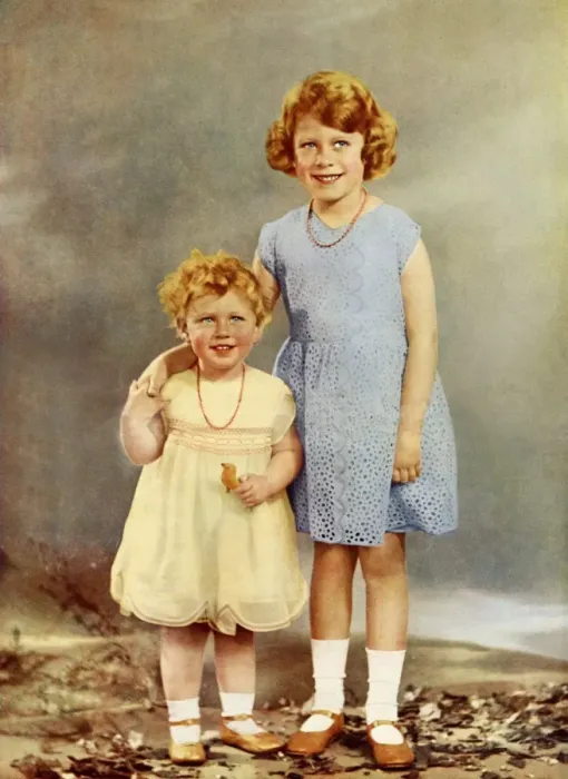 Framed Print : Princess Margaret Rose with Princess Elizabeth Framed Print : Princess Margaret Rose with Princess Elizabeth