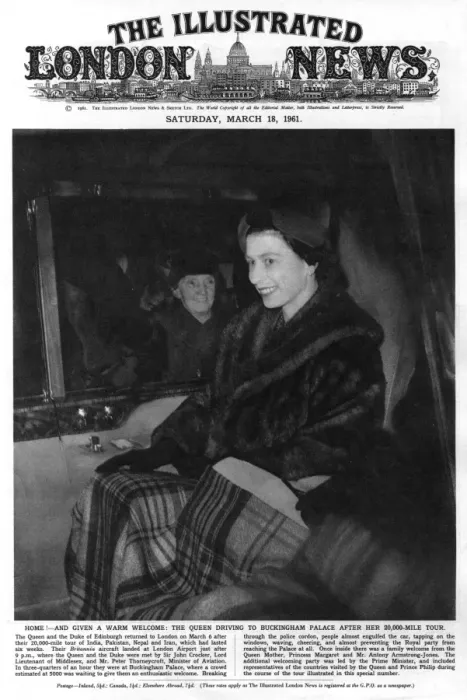 Framed Print : The Queen arriving home after a royal tour Framed Print : The Queen arriving home after a royal tour