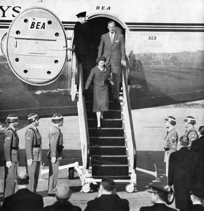 Framed Print : Queen Elizabeth II arrives in Portugal for State visit