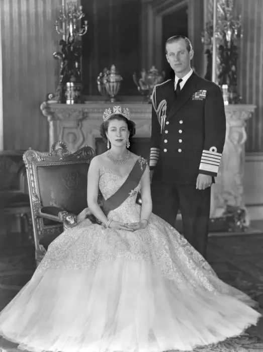 Framed Print : Queen Elizabeth II and Duke of Edinburgh, 1954 Framed Print : Queen Elizabeth II and Duke of Edinburgh, 1954