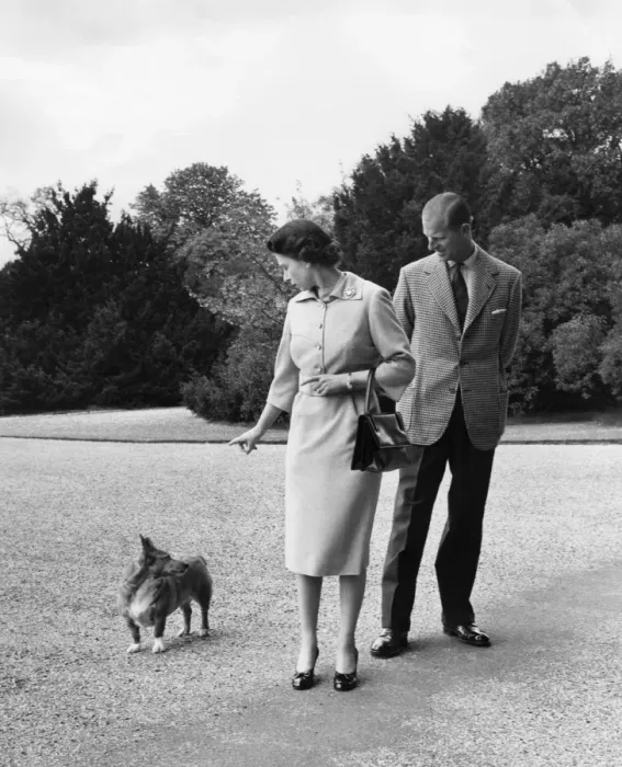 Framed Print : Queen Elizabeth II and Duke of Edinburgh, 1959 Framed Print : Queen Elizabeth II and Duke of Edinburgh, 1959