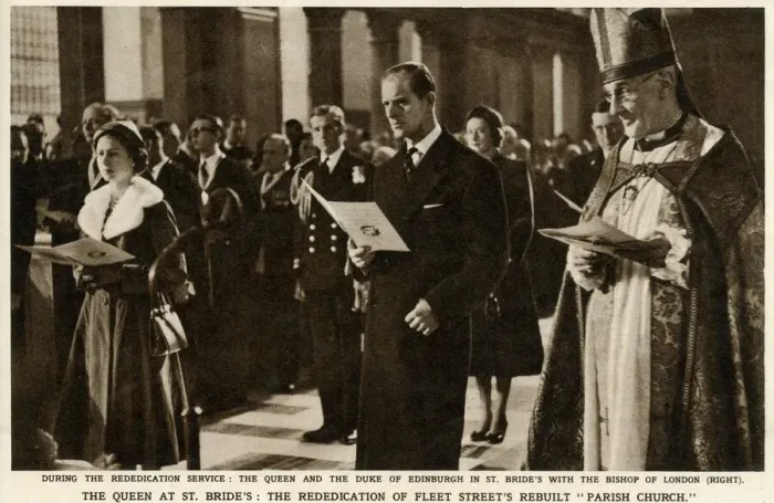 Framed Print : Queen Elizabeth II and the Duke of Edinburgh with the Bishop of London (right Framed Print : Queen Elizabeth II and the Duke of Edinburgh with the Bishop of London (right