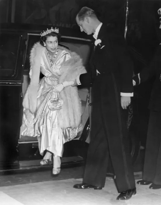 Framed Print : Queen Elizabeth II and Duke of Edinburgh - film premiere