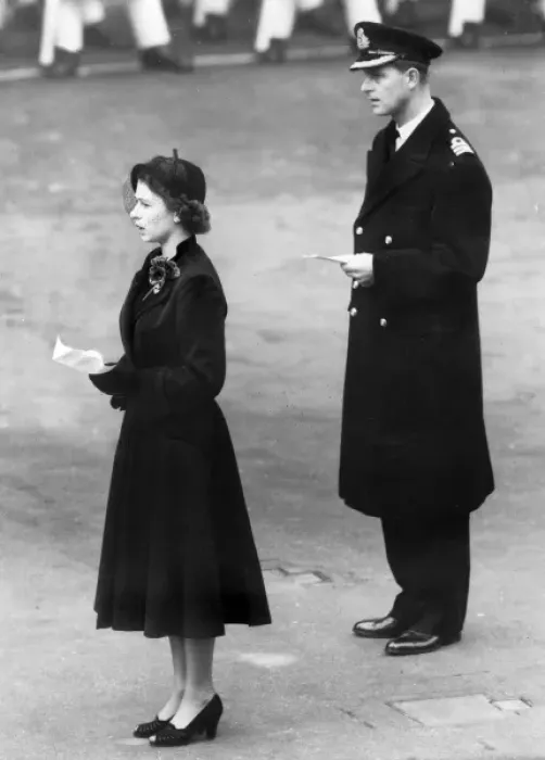 Framed Print : Queen Elizabeth II and Duke of Edinburgh - Remembrance servi Framed Print : Queen Elizabeth II and Duke of Edinburgh - Remembrance servi