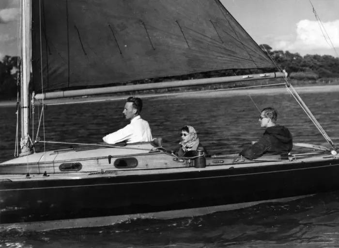 Framed Print : Queen Elizabeth II and Prince Philip sailing