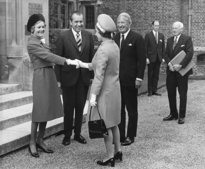 Framed Print : Queen Elizabeth II with Richard Nixon, 1970 Framed Print : Queen Elizabeth II with Richard Nixon, 1970