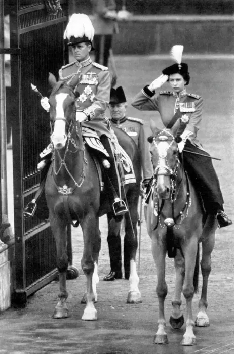 Framed Print : Queen Elizabeth II salutes