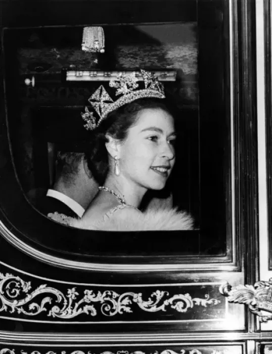 Framed Print : Queen Elizabeth II travelling to open Parliament Framed Print : Queen Elizabeth II travelling to open Parliament