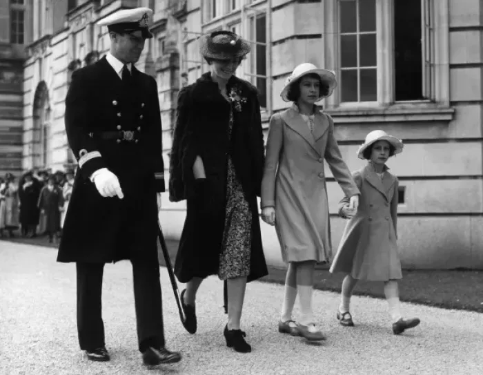 Framed Print : Queen Elizabeth II visiting Dartmouth College in 1939