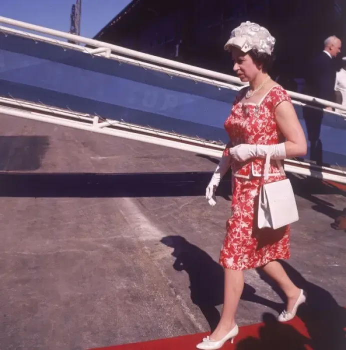 Framed Print : Queen Elizabeth II - West Indies royal tour 1966 Framed Print : Queen Elizabeth II - West Indies royal tour 1966