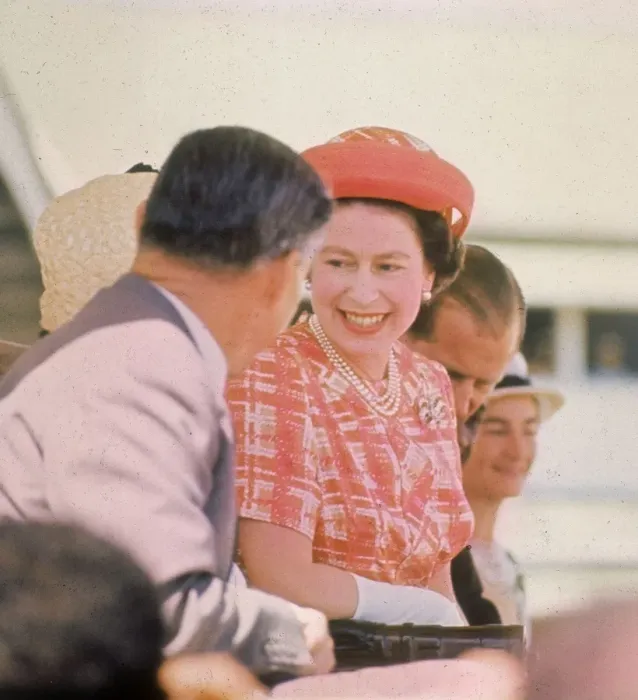 Framed Print : Queen Elizabeth II - West Indies royal tour 1966 Framed Print : Queen Elizabeth II - West Indies royal tour 1966