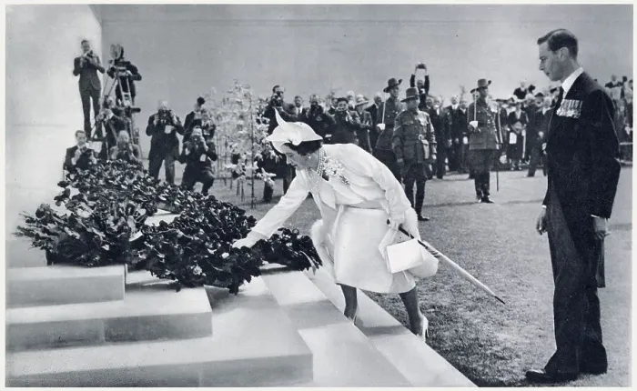 Framed Print : Queen Elizabeth spontaneously placing a single poppy upon the wreath previously laid by the King at the Australian War Memorial during their state visit to France in 1938. Date: 1938