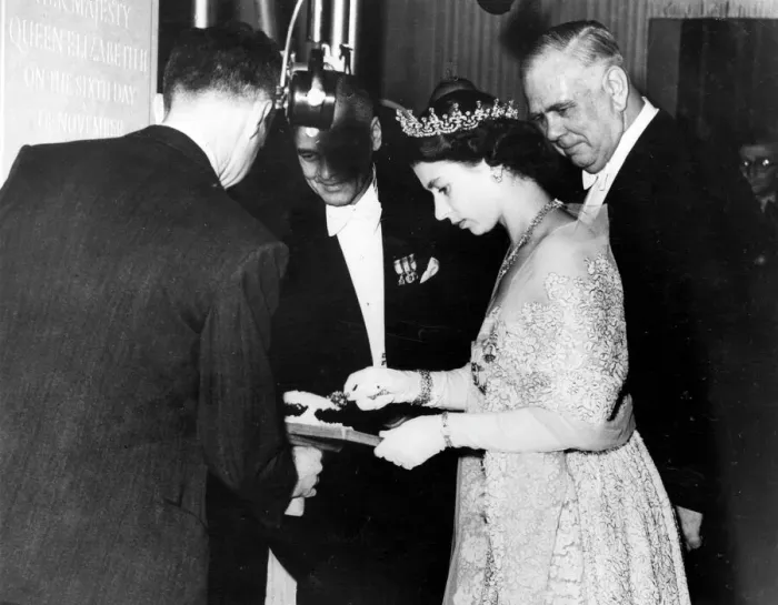 Framed Print : Queen Elizabeth visits Lloyds, 1952 Framed Print : Queen Elizabeth visits Lloyds, 1952