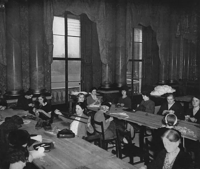 Framed Print : Queen Elizabeths Sewing Bee at Buckingham Palace, 1939 Framed Print : Queen Elizabeths Sewing Bee at Buckingham Palace, 1939