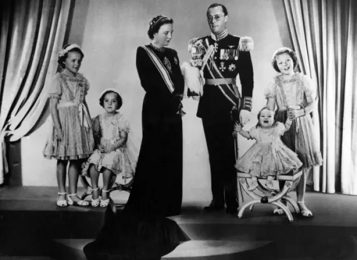 Framed Print : Queen Juliana of the Netherlands and children Framed Print : Queen Juliana of the Netherlands and children