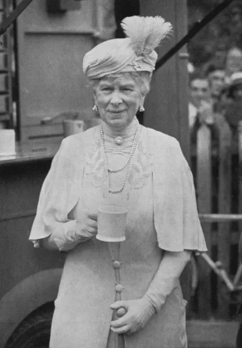 Framed Print : Queen Mary drinking tea Framed Print : Queen Mary drinking tea