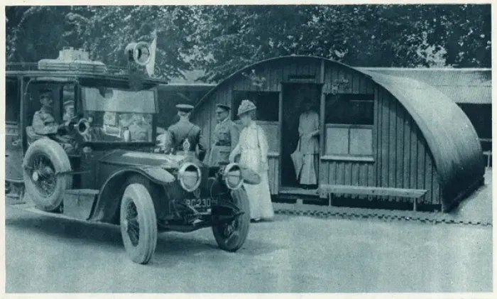 Framed Print : Queen Mary inspects a Nissen hut, 1917 Framed Print : Queen Mary inspects a Nissen hut, 1917