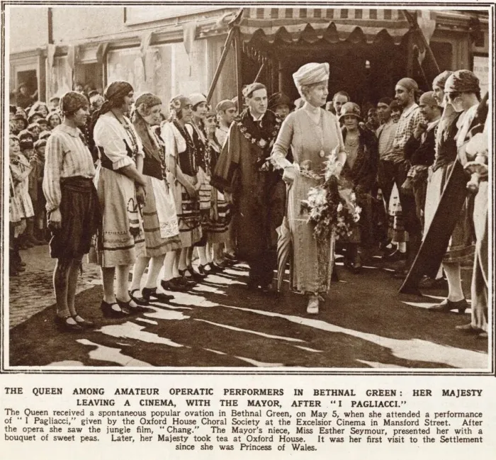 Framed Print : Queen Mary on a visit to Bethnal Green in the east end of London Framed Print : Queen Mary on a visit to Bethnal Green in the east end of London