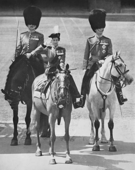 Framed Print : The Queen salutes on horseback Framed Print : The Queen salutes on horseback