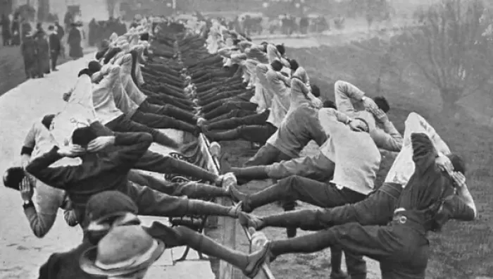Framed Print : Queen Victoria Rifles training in Hampstead streets, WW1 Framed Print : Queen Victoria Rifles training in Hampstead streets, WW1