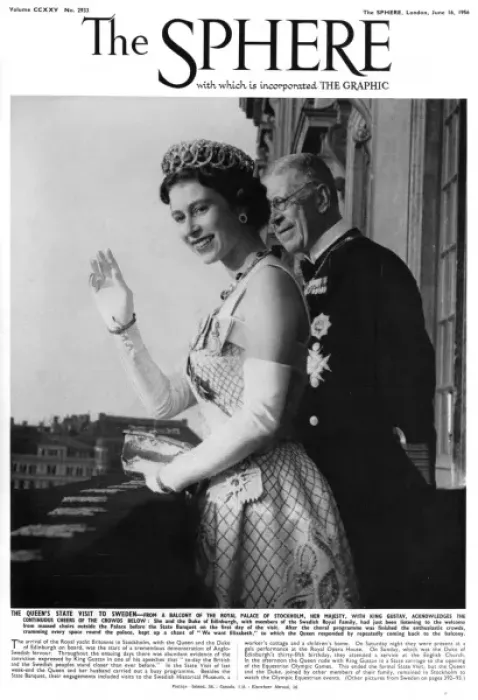 Framed Print : The Queen waves on a state visit to Sweden Framed Print : The Queen waves on a state visit to Sweden