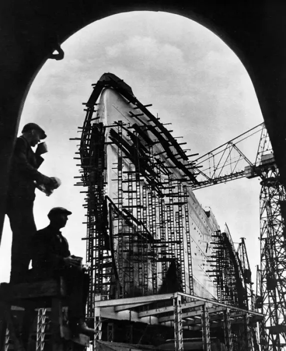 Framed Print : R. M. S. Queen Mary under construction, 1934 Framed Print : R. M. S. Queen Mary under construction, 1934