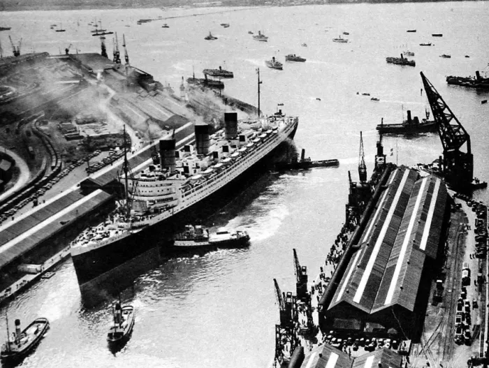 Framed Print : R. M. S. Queen Mary, Ocean Dock, Southampton, 1936