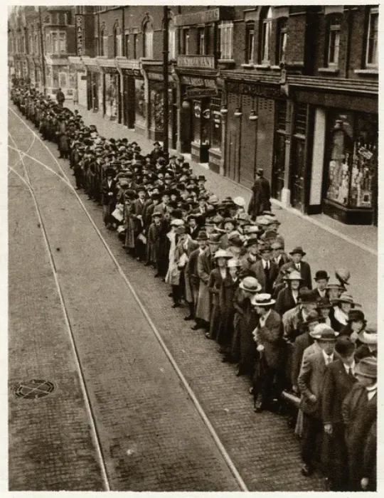 Framed Print : Rail Strike, queing for the tram-car 1919 Framed Print : Rail Strike, queing for the tram-car 1919