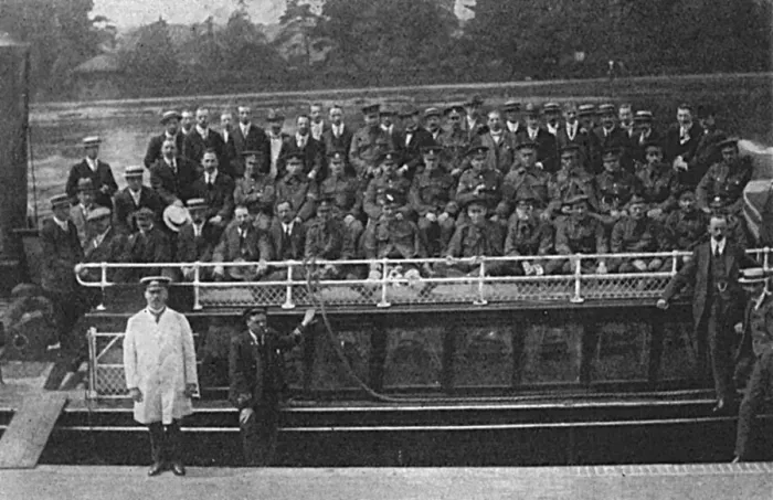 Framed Print : River trip for wounded soldiers, WW1 Framed Print : River trip for wounded soldiers, WW1