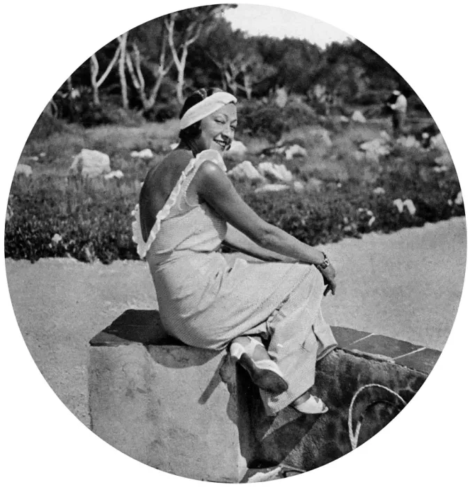 Framed Print : Rosie Dolly on the French Riviera Framed Print : Rosie Dolly on the French Riviera