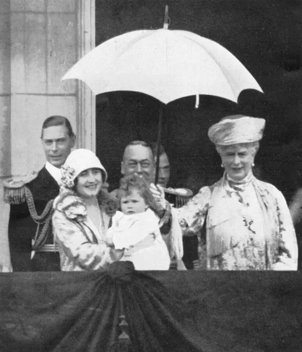 Framed Print : The royal family with baby Princess Elizabeth Framed Print : The royal family with baby Princess Elizabeth