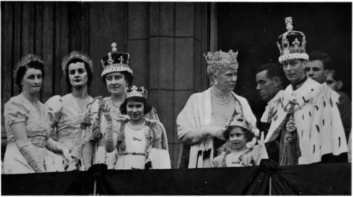 Framed Print : The royal family after the Coronation of King George VI Framed Print : The royal family after the Coronation of King George VI
